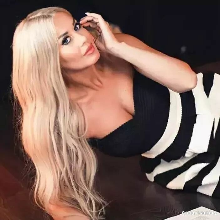 Elena Profile image 2
