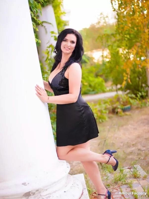 Elena Profile image 3